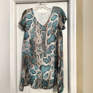 Short sleeved boutique snakeskin dress from Peach Love. Size small. EUC